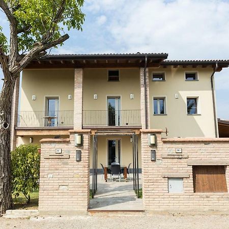Bed and Breakfast La Piccola Torre Скандиано Экстерьер фото