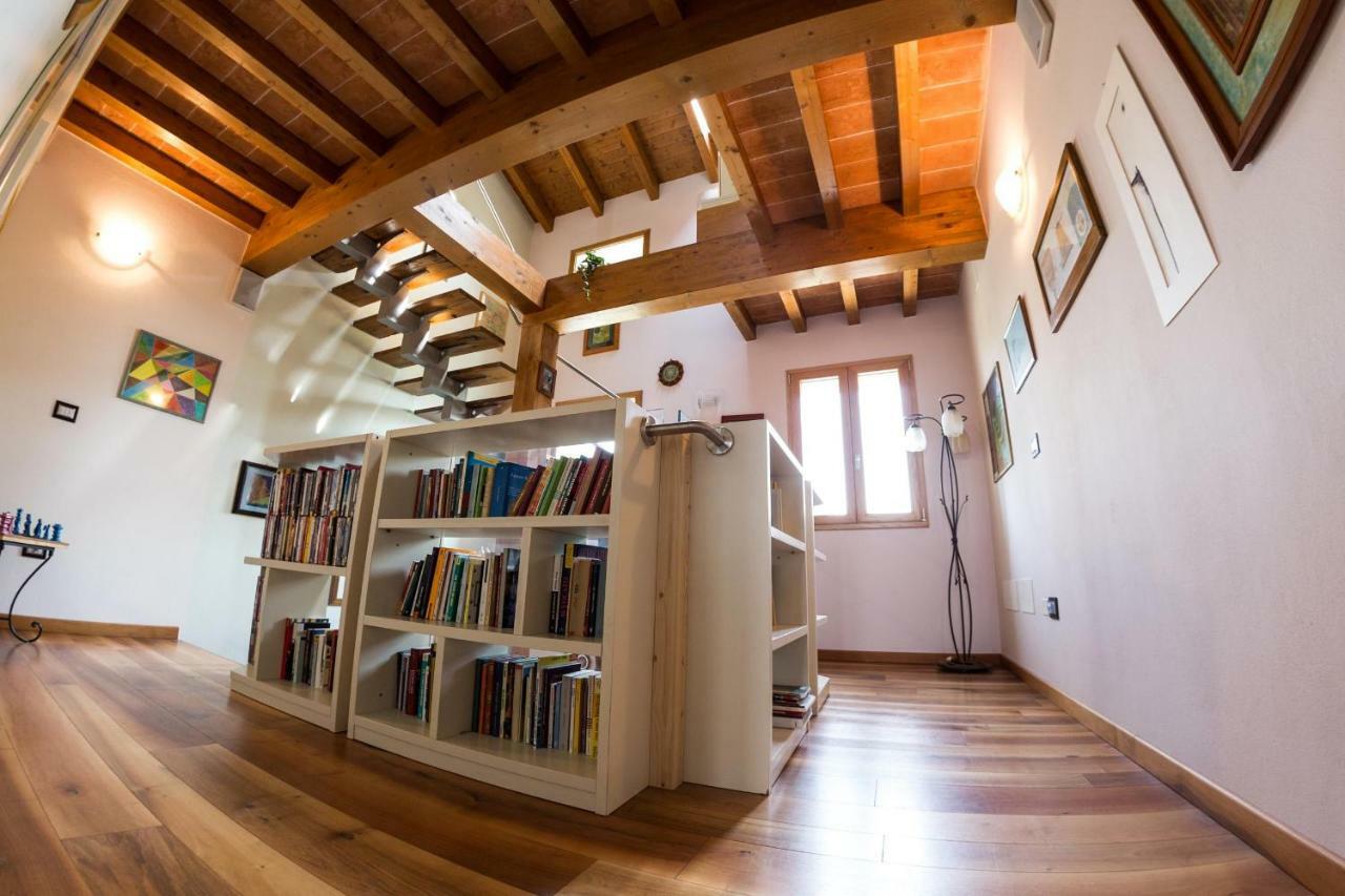Bed and Breakfast La Piccola Torre Скандиано Экстерьер фото