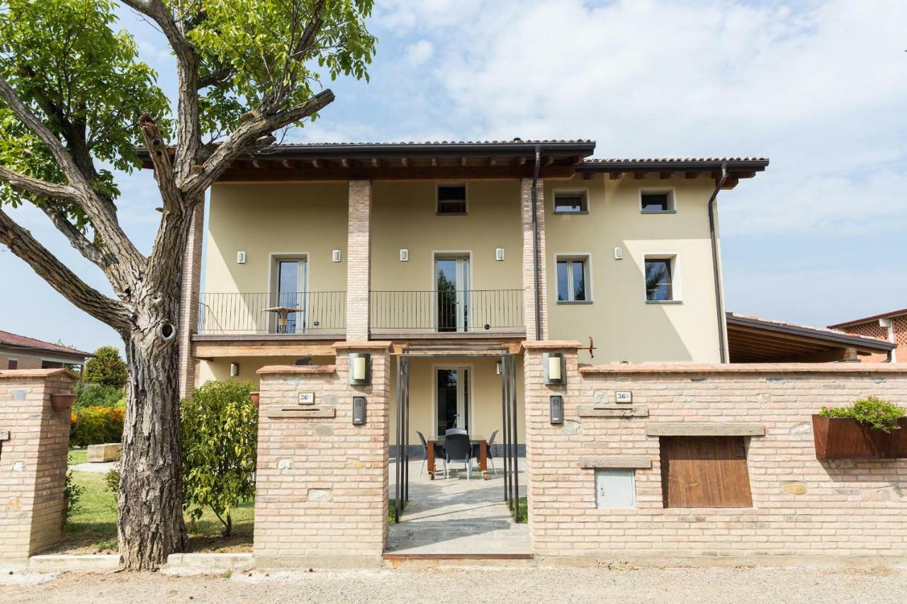Bed and Breakfast La Piccola Torre Скандиано Экстерьер фото