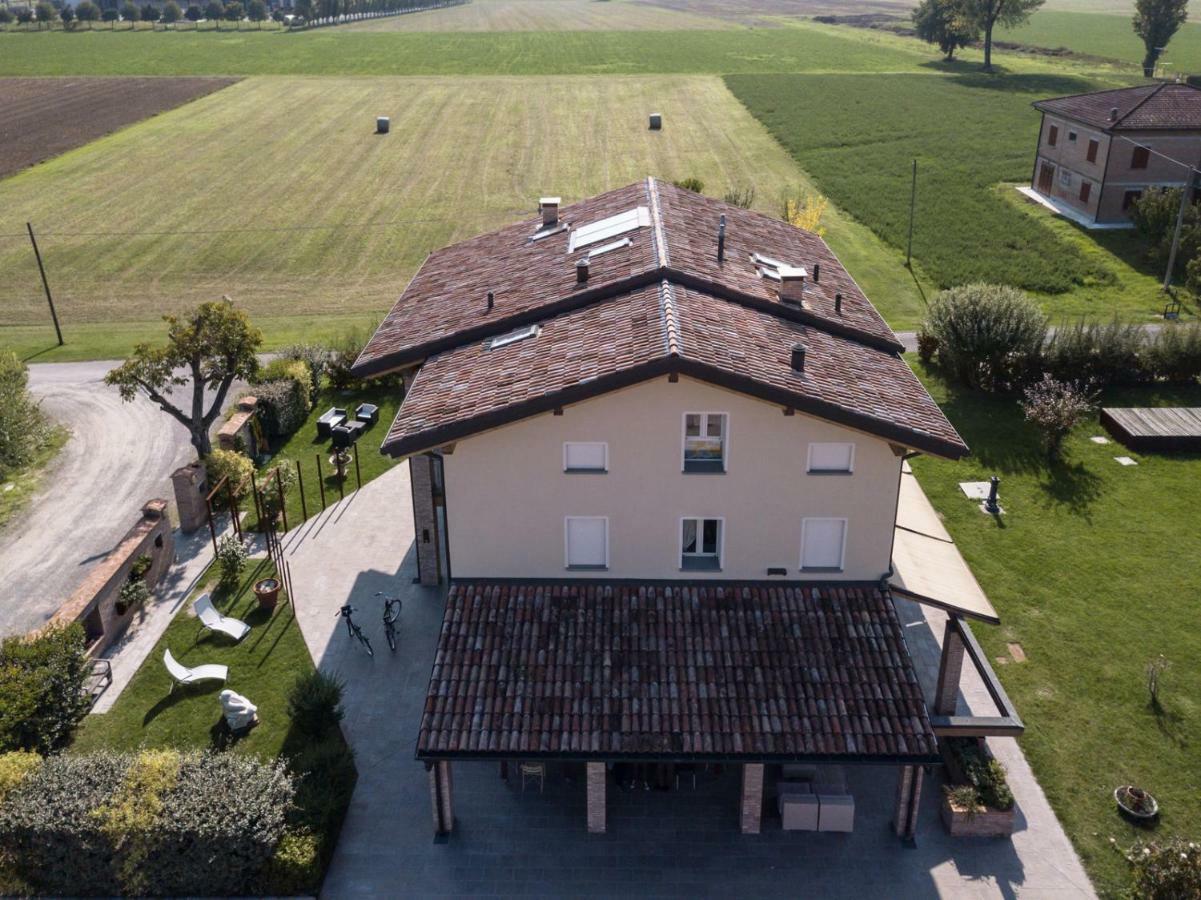 Bed and Breakfast La Piccola Torre Скандиано Экстерьер фото